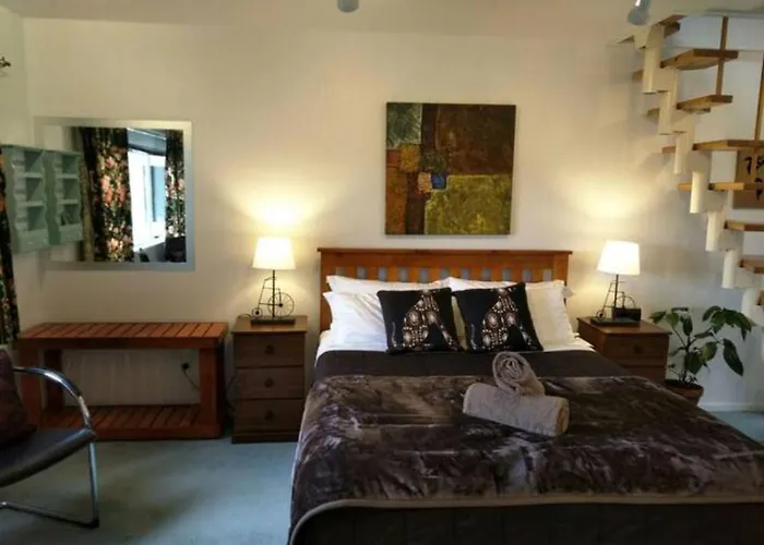 Amazing Lakeview Loft Apartment *